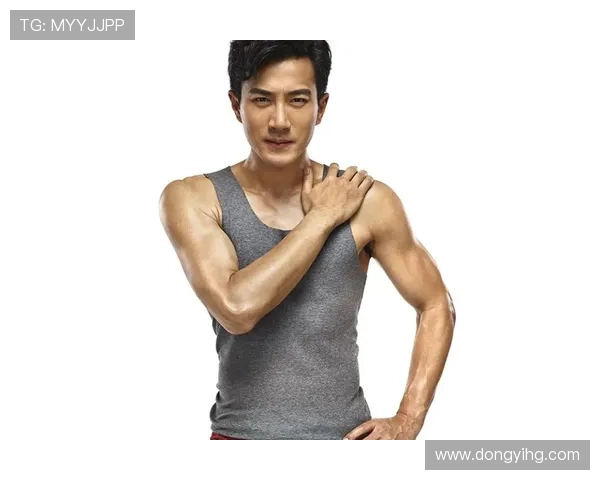 足球明星展现完美腹肌照头像引领健身潮流与时尚风尚